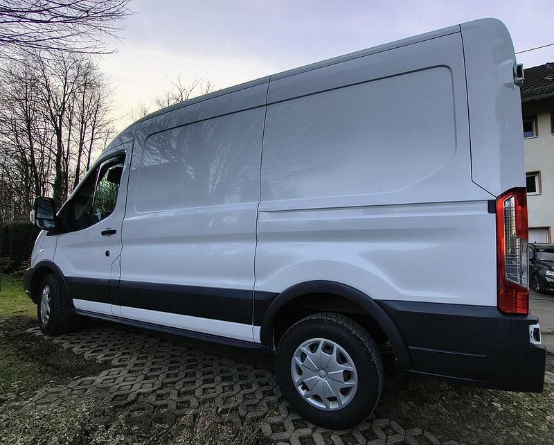 Gebraucht Ford Transit Trend 130 PS (95 kW) 2020 Weiß Van / Kleinbus