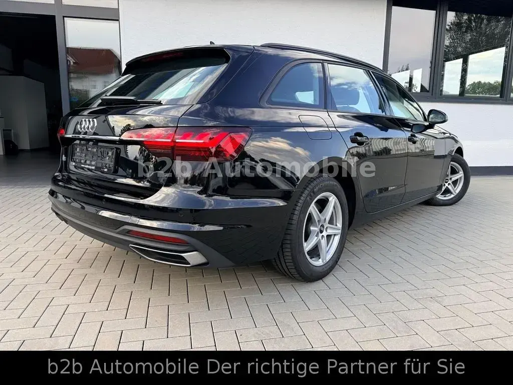 Gebraucht Audi A4 Sport 163 PS (119 kW) 2024 Schwarz Kombi