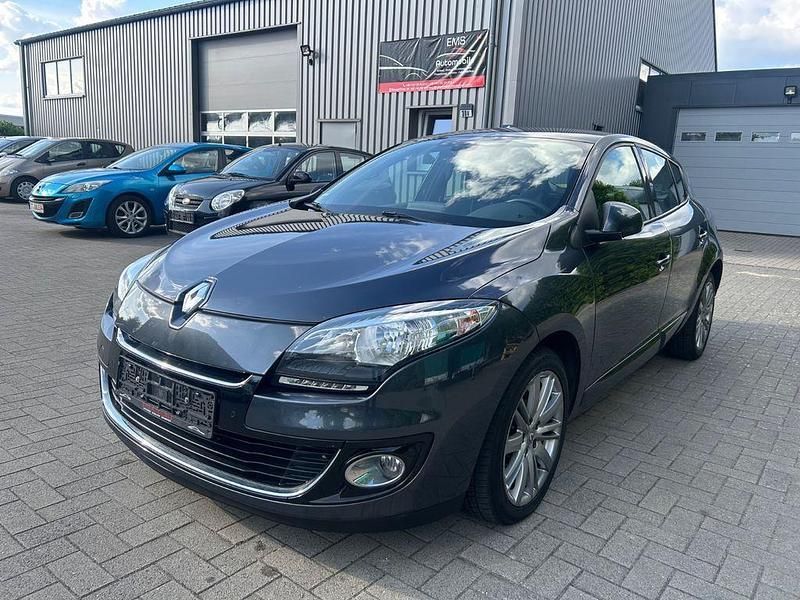 Grau Gebraucht 2013 Renault Mégane III Limousine | 4.690 € (Superpreis) - Bild 1/4