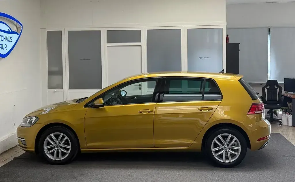 Gebraucht VW Golf VII Comfortline 110 PS (80 kW) 2017 Gelb Limousine