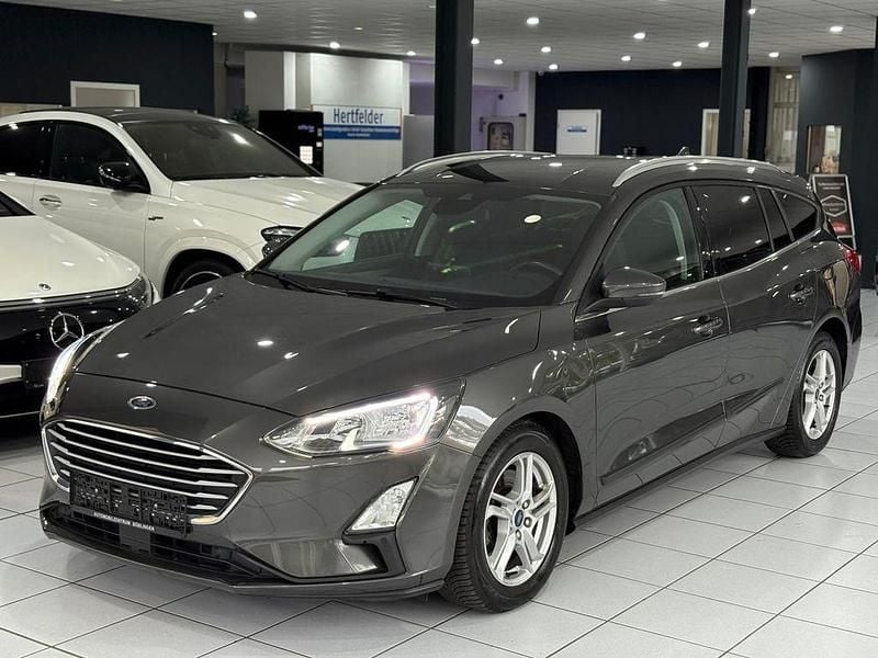 Grau Gebraucht 2020 Ford Focus Cool & Connect Limousine | 13.990 € (Guter Preis) - Bild 1/4