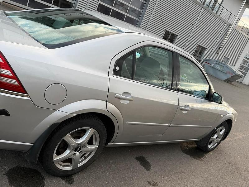 Gebraucht Ford Mondeo 145 PS (106 kW) 2006 Silber Limousine