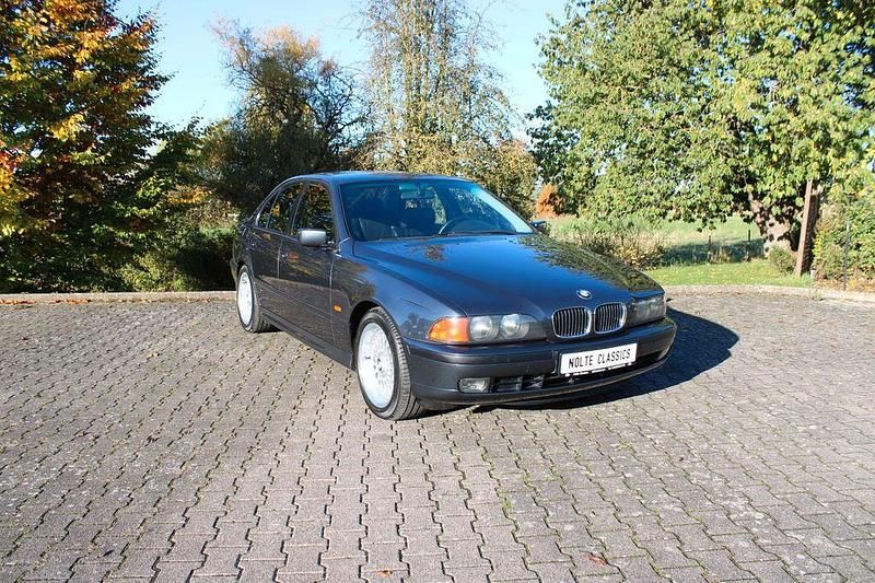 Grau Gebraucht 1996 BMW 540 Shadowline Limousine | 18.990 € (Fairer Preis) - Bild 1/4