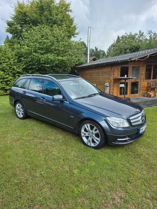 Grau Gebraucht 2010 Mercedes C350 Kombi | 8.400 € (Fairer Preis) - Bild 1/4