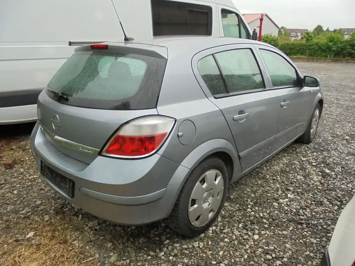 Gebraucht Opel Astra Sport 105 PS (77 kW) 2004 Silber Limousine
