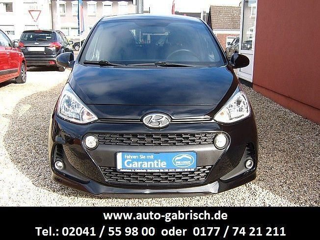 Gebraucht Hyundai i10 Passion 67 PS (49 kW) 2018 Schwarz Kleinwagen