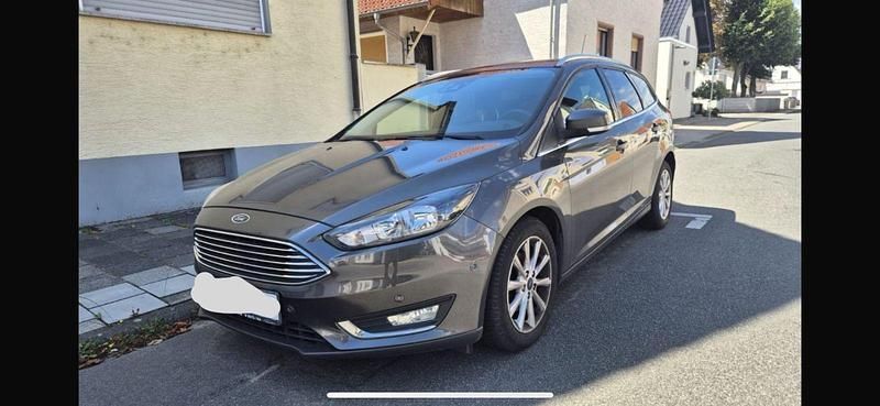 Grau Gebraucht 2015 Ford Focus Titanium Kombi | 7.500 € (Guter Preis) - Bild 1/4