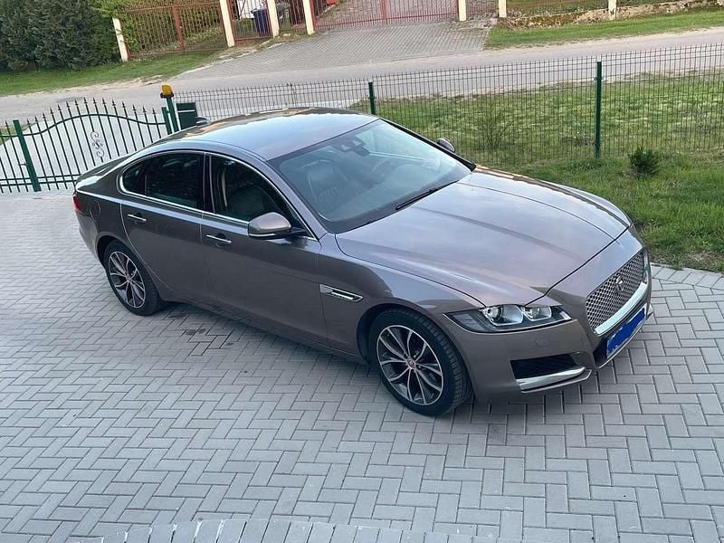 Grau Gebraucht 2016 Jaguar XF Prestige Limousine | 13.900 € (Fairer Preis) - Bild 1/4