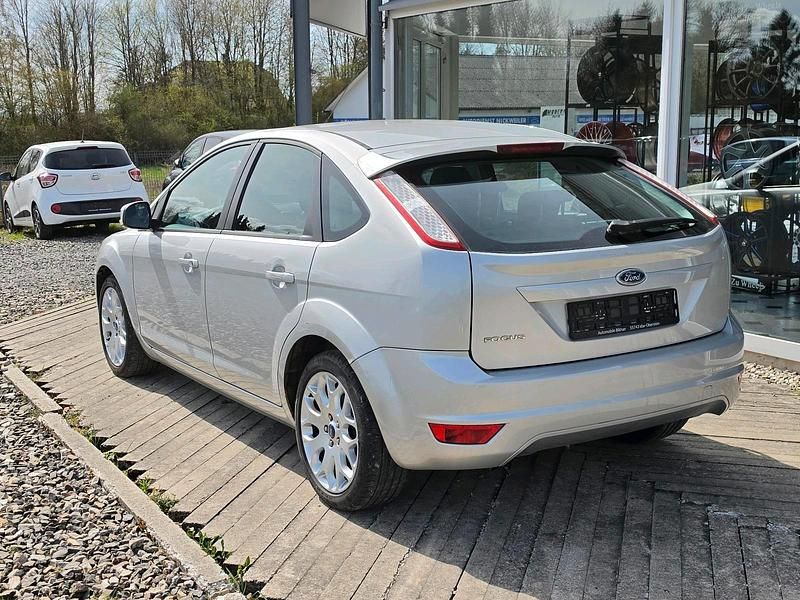 Gebraucht Ford Focus 101 PS (74 kW) 2008 Silber Kleinwagen