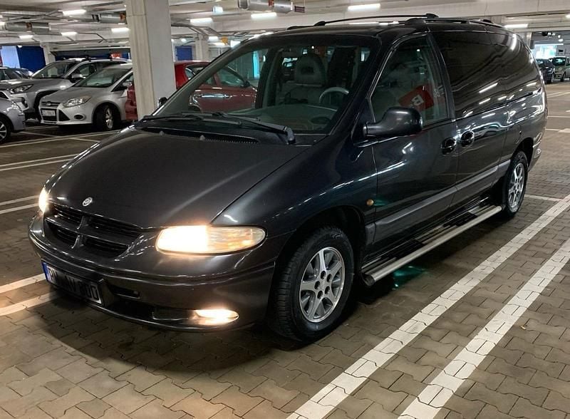 Schwarz Gebraucht 1998 Chrysler Grand Voyager Van / Kleinbus | 4.800 € - Bild 1/4