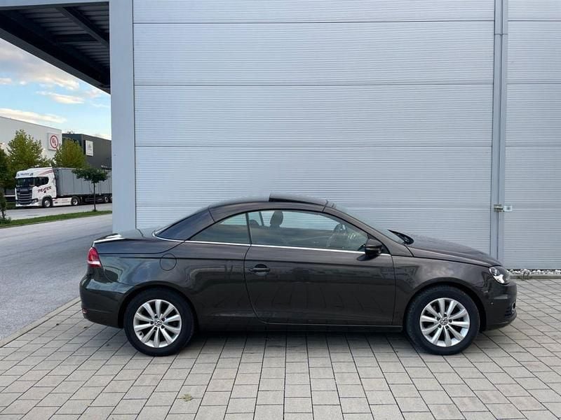 Usata VW Eos 122 CV (89 kW) 2012 Marrone Cabrio