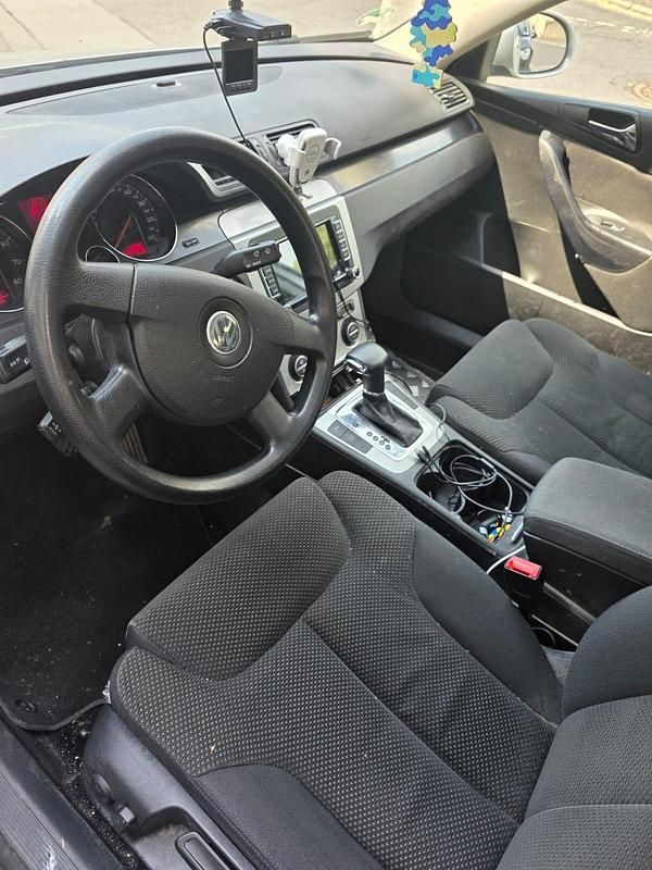 Grau Gebraucht 2005 VW Passat Limousine | 1.500 € (Superpreis) - Bild 1/4