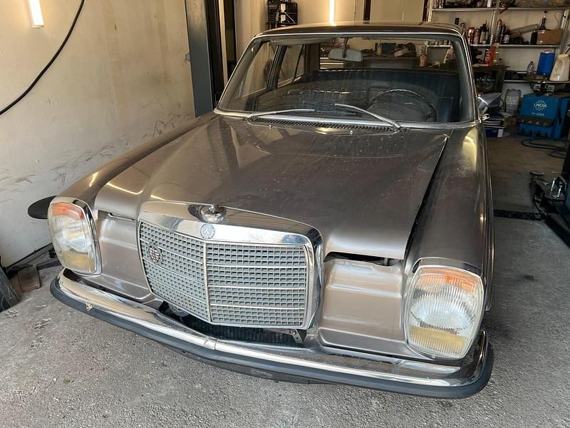 Gebraucht Mercedes 200 55 PS (40 kW) 1971 Limousine