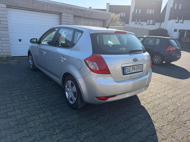 Gebraucht Kia Ceed Vision 90 PS (66 kW) 2011 Kleinwagen