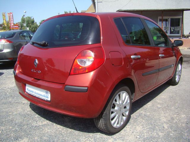 Gebraucht Renault Clio II Dynamique 75 PS (55 kW) 2007 Rot metallic Limousine