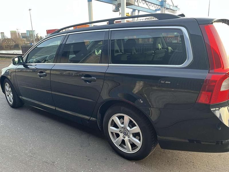 Gebraucht Volvo V70 Kinetic 109 PS (80 kW) 2011 Schwarz Kombi
