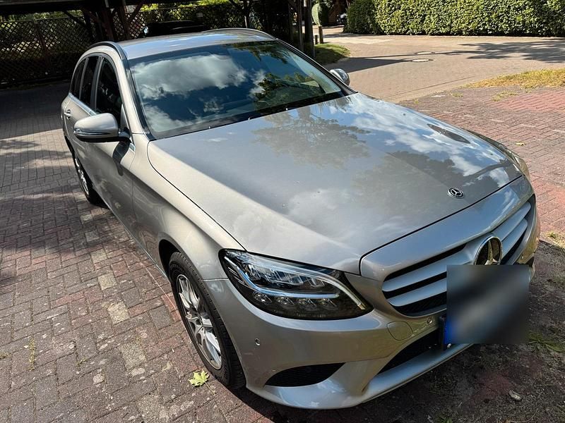 Grau Gebraucht 2019 Mercedes C220 Kombi | 19.800 € (Fairer Preis) - Bild 1/4
