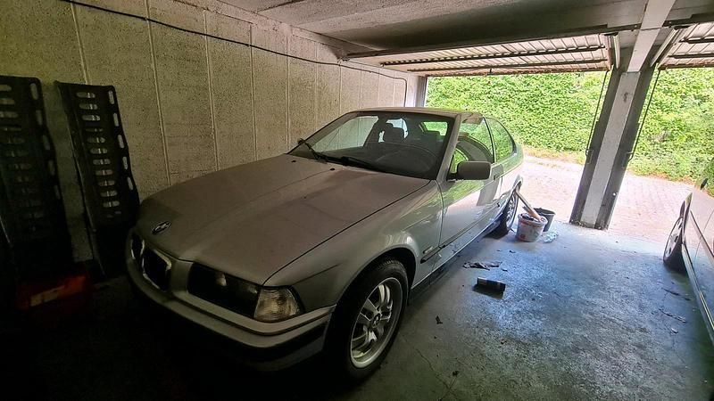 Andere außenfarben Gebraucht 1996 BMW 316 Compact Kleinwagen | 1.500 € (Fairer Preis) - Bild 1/4