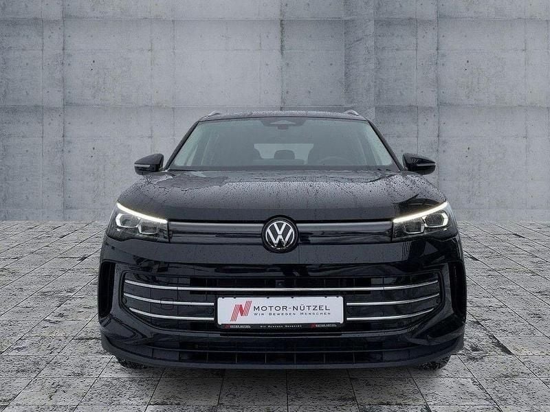 Neu VW Tiguan IQ Drive 150 PS (110 kW) 2025 Schwarz SUV