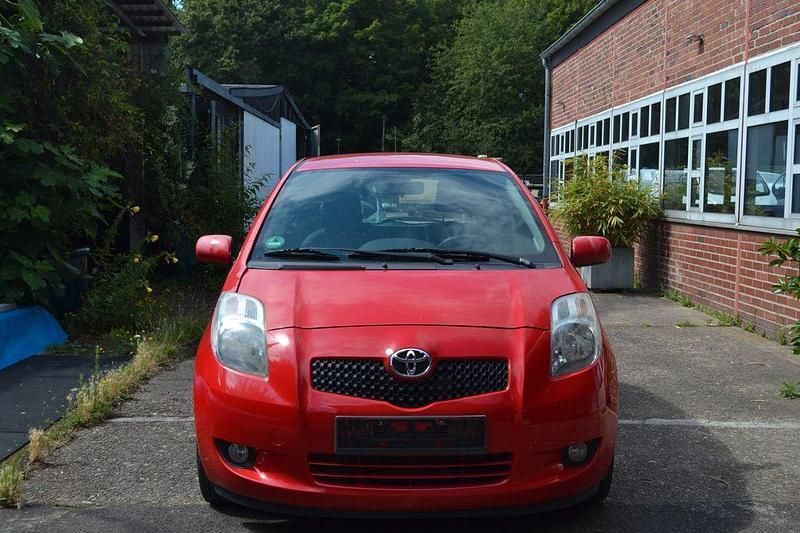 Rot Gebraucht 2008 Toyota Yaris Sol Limousine | 2.470 € (Guter Preis) - Bild 1/4