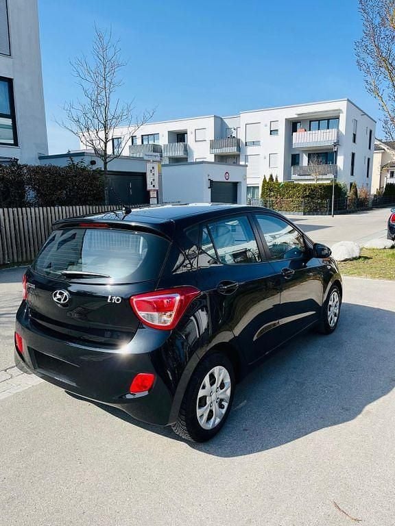 Gebraucht Hyundai i10 Classic 67 PS (49 kW) 2016 Schwarz Kleinwagen