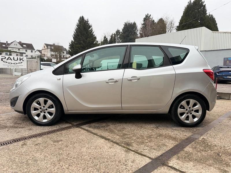 Gebraucht Opel Meriva 101 PS (74 kW) 2010 Silber Van / Kleinbus