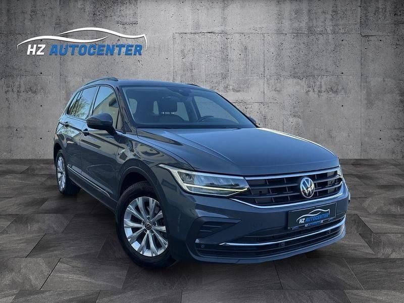 Grau Gebraucht 2021 VW Tiguan Life SUV | 21.999 € (Fairer Preis) - Bild 1/4
