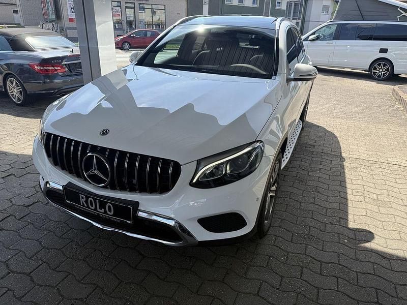 Polarweiss Gebraucht 2017 Mercedes GLC250 AMG SUV | 27.000 € (Fairer Preis) - Bild 1/4