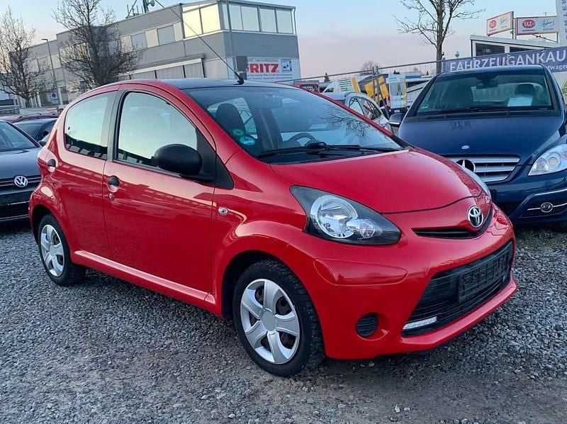 Gebraucht Toyota Aygo Cool 68 PS (50 kW) 2013 Rot Kleinwagen