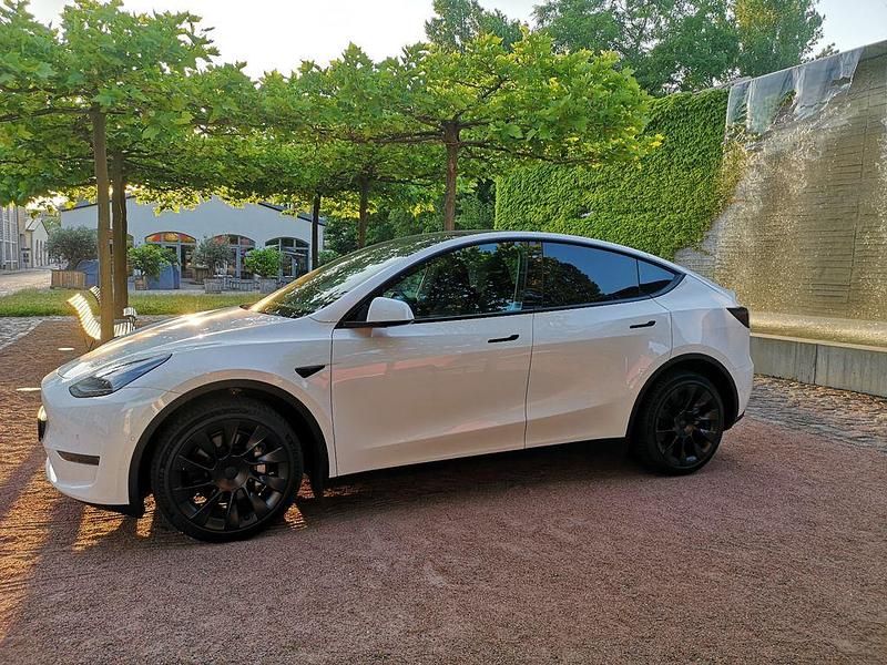 Gebraucht Tesla Model Y 378 kW (514 PS) 2022 Pearl white multicoat SUV