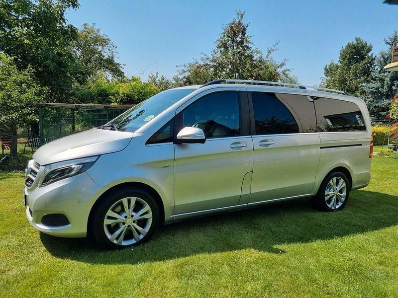 Silber Gebraucht 2014 Mercedes V250 Avantgarde Van / Kleinbus | 31.700 € (Fairer Preis) - Bild 1/4
