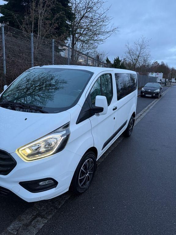 Weiß Gebraucht 2018 Ford Transit Custom Van / Kleinbus | 22.499 € - Bild 1/4