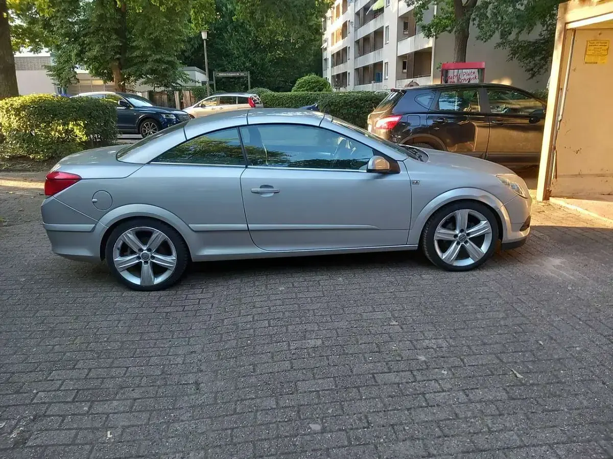 Gebraucht Opel Astra Edition 140 PS (102 kW) 2008 Silber Cabrio