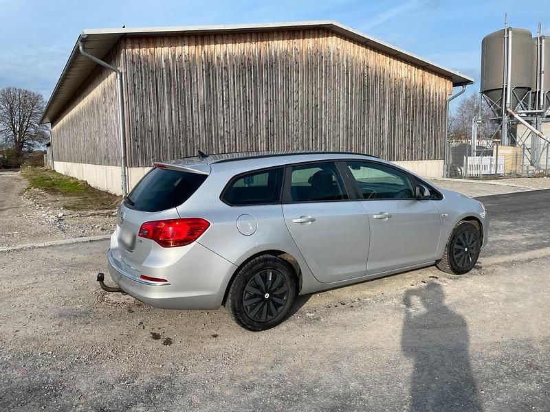 Gebraucht Opel Astra 125 PS (91 kW) 2011 Grün Kombi