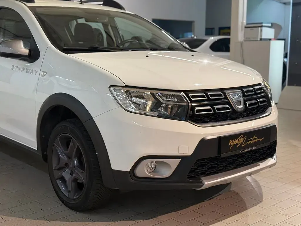 Gebraucht Dacia Sandero Celebration 90 PS (66 kW) 2017 Weiß Limousine