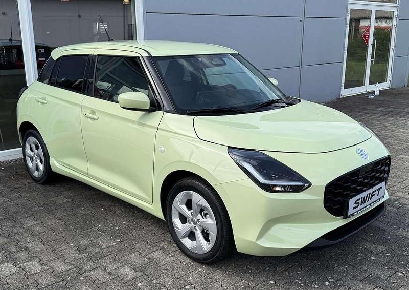Neu Suzuki Swift Comfort 83 PS (61 kW) 2025 Cool yellow metallic Kleinwagen