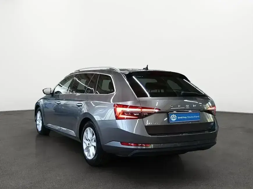 Gebraucht Skoda Superb Style 150 PS (110 kW) 2024 Grau Kombi
