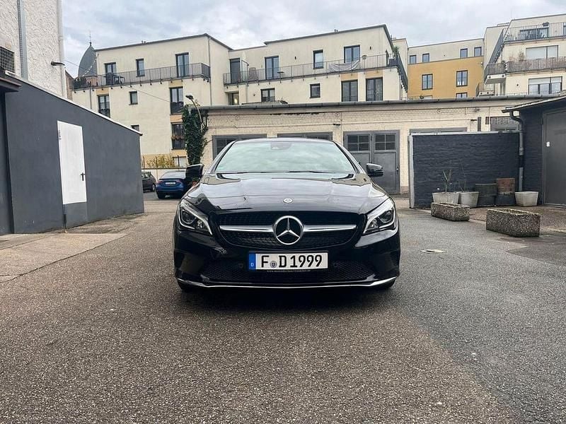 Gebraucht Mercedes CLA220 Shooting Brake 170 PS (125 kW) 2018 Schwarz Kombi