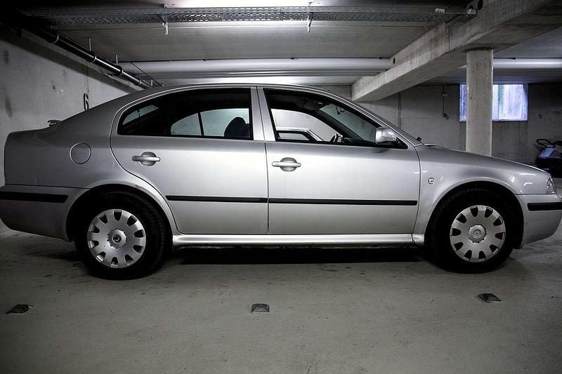 Gebraucht Skoda Octavia Ambiente 102 PS (75 kW) 2004 Silber Limousine