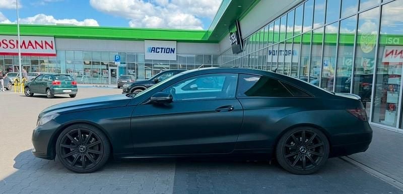 Grün Gebraucht 2009 Mercedes E500 Coupé | 12.500 € (Guter Preis) - Bild 1/4