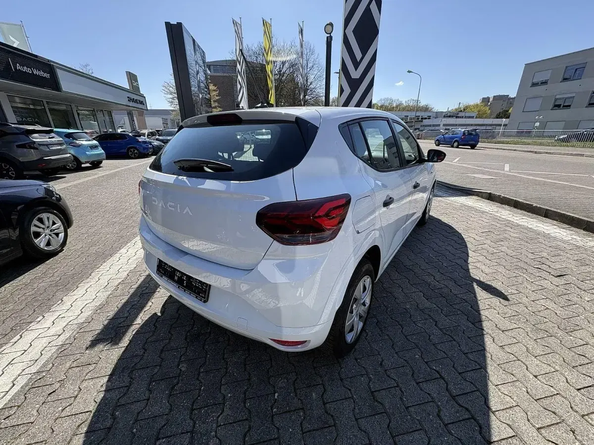 Gebraucht Dacia Sandero Essentiel 91 PS (66 kW) 2024 Weiß Limousine