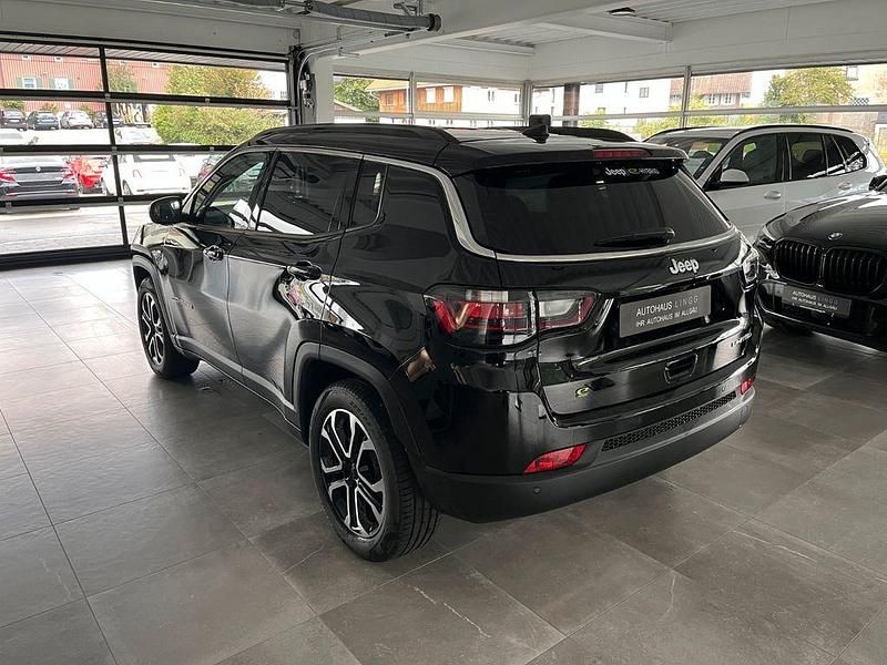 Gebraucht Jeep Compass Limited 131 PS (96 kW) 2022 Schwarz SUV