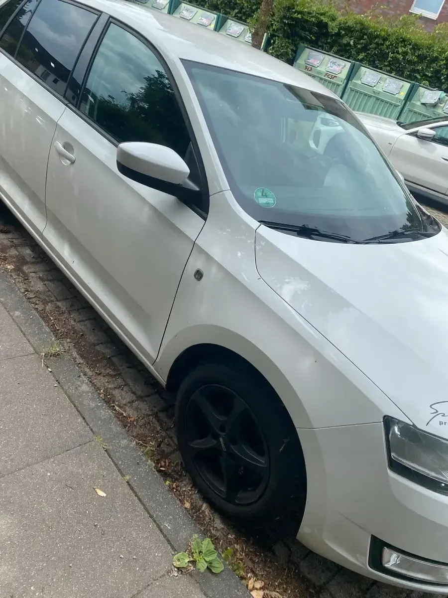 Gebraucht Skoda Rapid 106 PS (77 kW) 2013 Weiß Kleinwagen