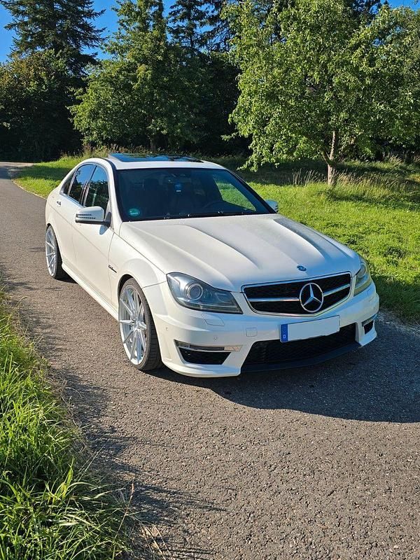 Schwarz Gebraucht 2012 Mercedes C63 AMG AMG Limousine | 40.900 € (Fairer Preis) - Bild 1/4