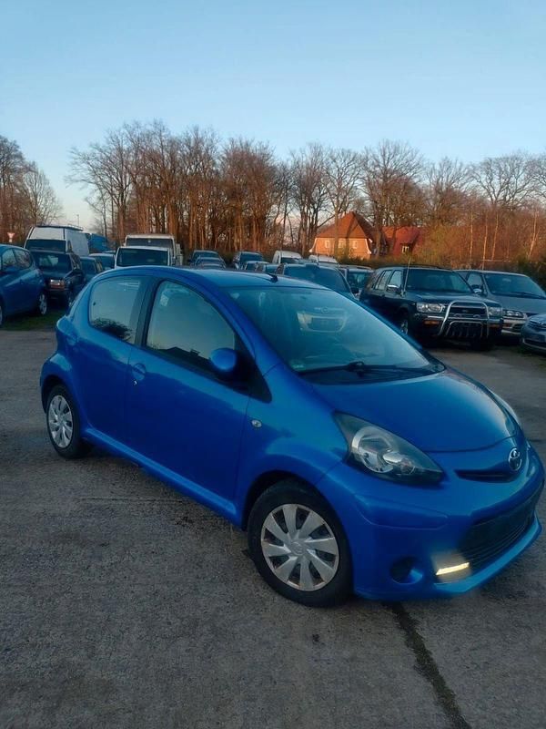 Gebraucht Toyota Aygo 68 PS (50 kW) 2014 Blau Kleinwagen