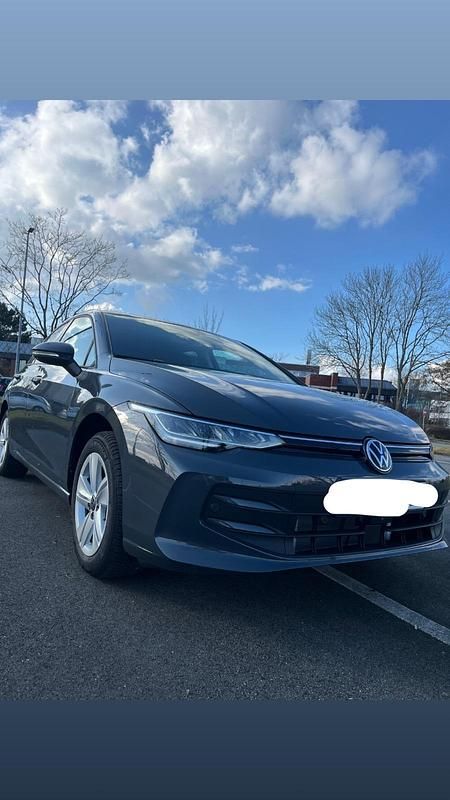 Gebraucht VW Golf VIII Life 150 PS (110 kW) 2024 Grau Limousine