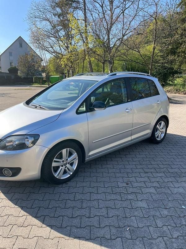 Second-hand VW Golf VII 105 CP (77 kW) 2012 Argintiu Hatchback