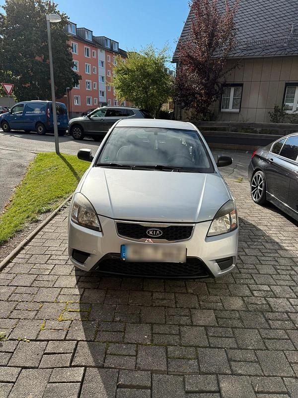 Silber Gebraucht 2010 Kia Rio 2 Limousine | 1.950 € (Fairer Preis) - Bild 1/4