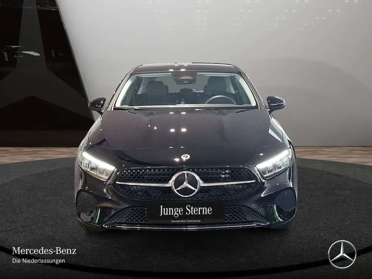 Gebraucht Mercedes A250 Progressive 163 PS (119 kW) 2025 Schwarz Limousine