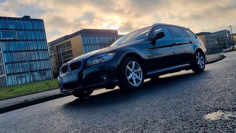 Gebraucht BMW 318 143 PS (105 kW) 2012 Schwarz Kombi